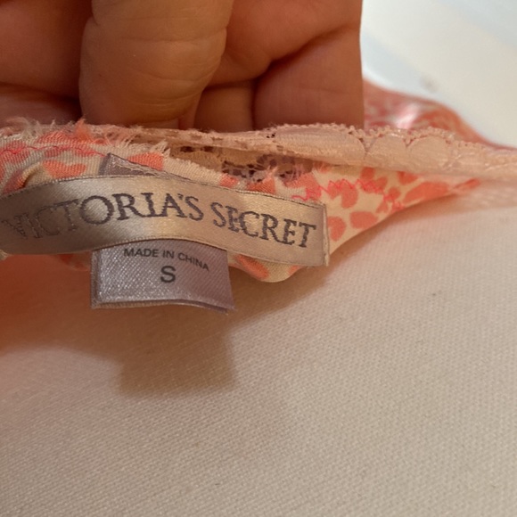 Beautiful Victoria Secret nightie - Picture 3 of 3
